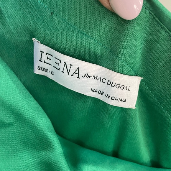 Leena Mac Duggal Green Satin
GATHERED ONE SHOULDER GOWN SZ 6 - Picture 6 of 7